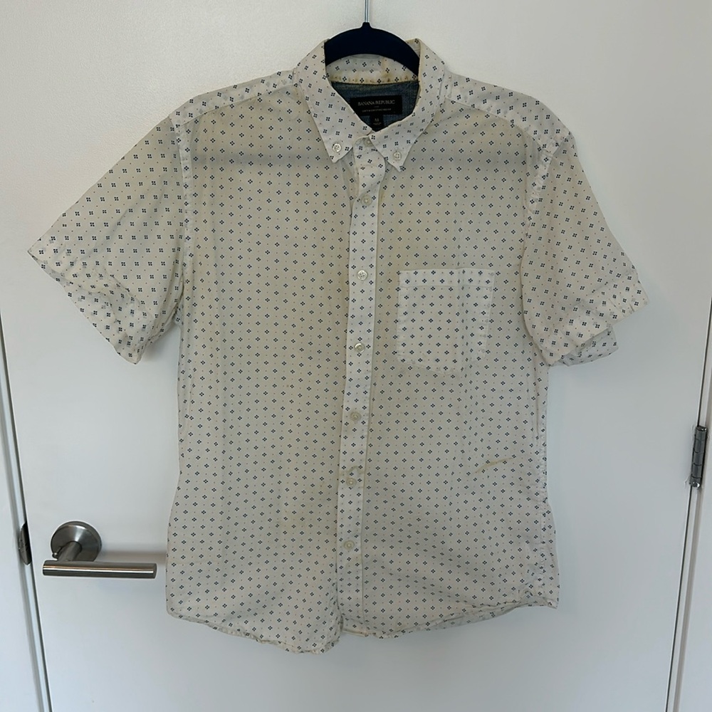 Banana Republic soft wash standard fit size M button down short sleeve shirt